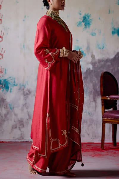 Deep thee Red embroidered kurta set DEEJAN25D13482