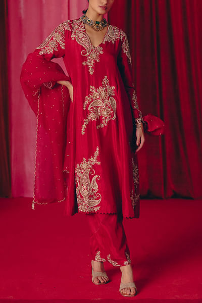 Red floral embroidered kurta set
