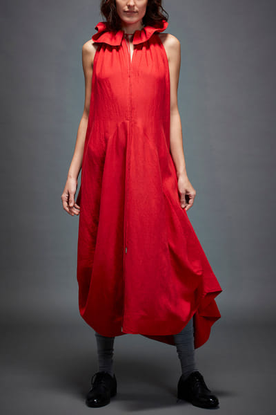 Red frill collar draped dress