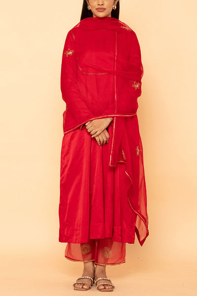 Red lotus embroidered dupatta
