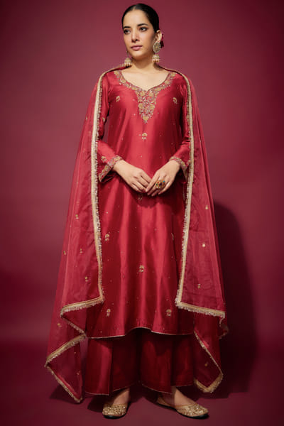 The Aarya Red zardozi embroidered chanderi kurta set THEFEB25D117632