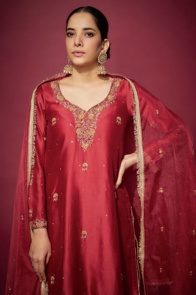 The Aarya Red zardozi embroidered chanderi kurta set THEFEB25D117632
