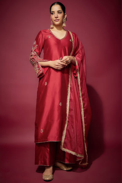 The Aarya Red zardozi embroidery kurta set THEFEB25D117631