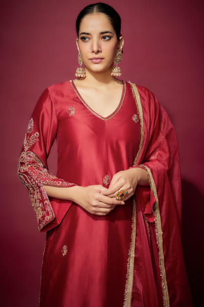 The Aarya Red zardozi embroidery kurta set THEFEB25D117631