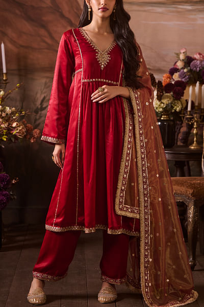 Red zari embroidered velvet kurta set