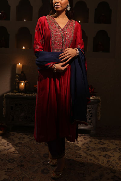 Reddish pink embroidered overlap kurta set