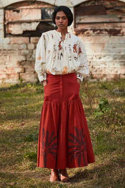 Rustic tree printed pleated skirt