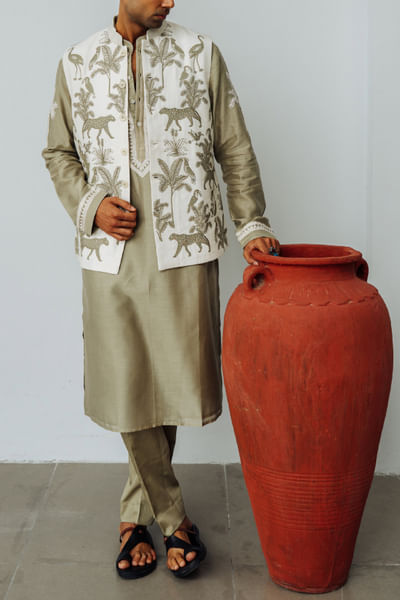Sage animal and bird dori embroidery bandi set