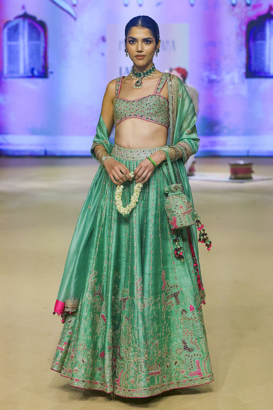 Designer lehengas online clearance