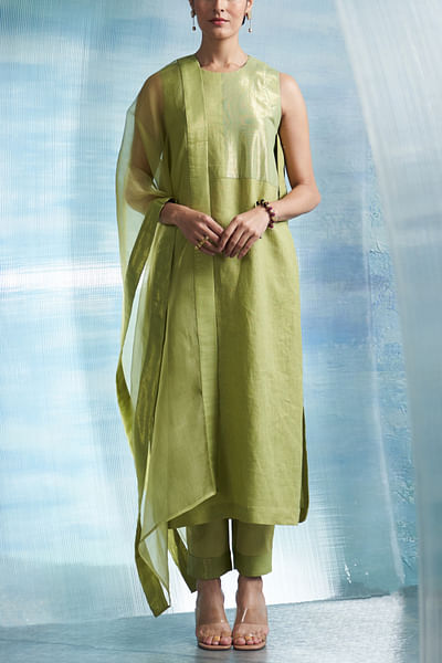 Sheen green shimmery sleeveless kurta set