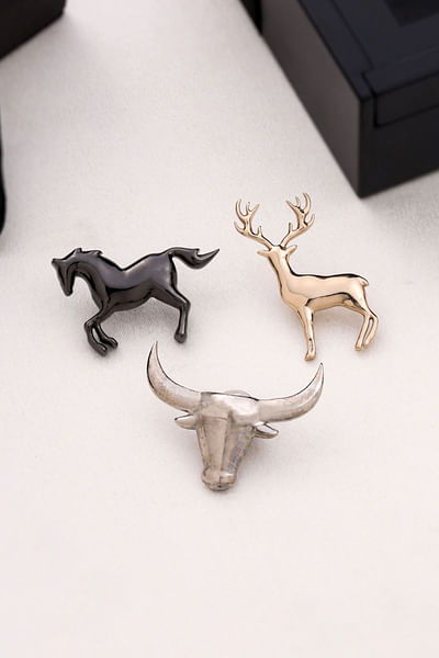 Silver and grey animal brooch gift set