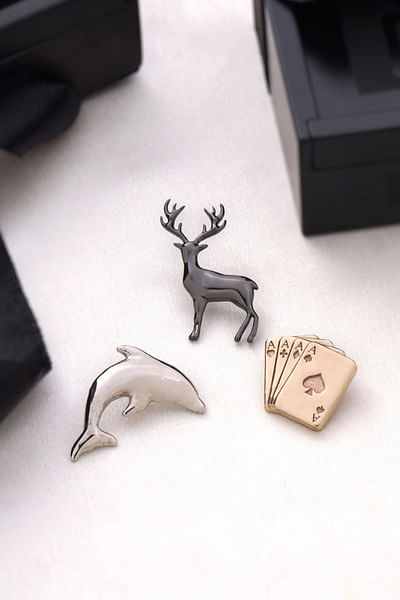 Silver and grey card and deer brooch gift set