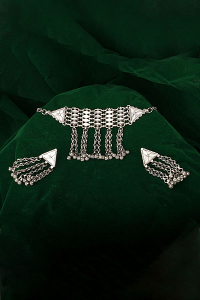 Silver geometric necklace set