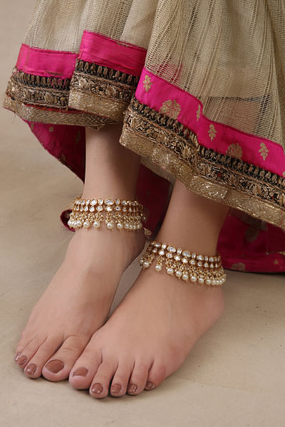 White and gold polki and pearl anklets