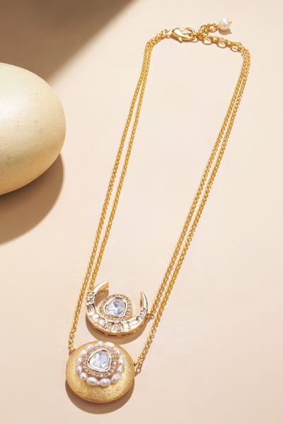 White and gold polki and pearl layer necklace