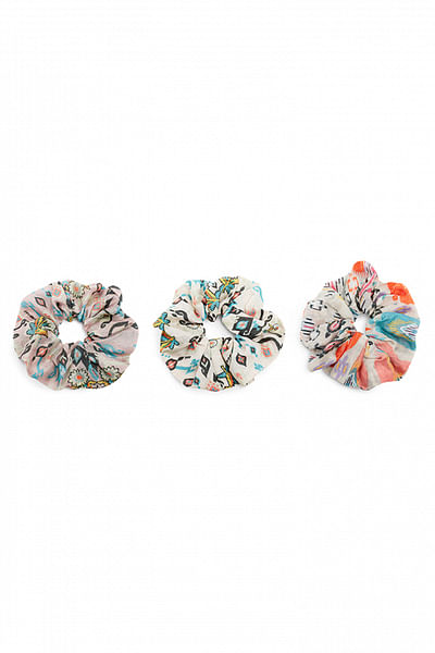 White and pink ikat printed scrunchie set