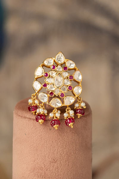 White and red semi-precious stone kalangi