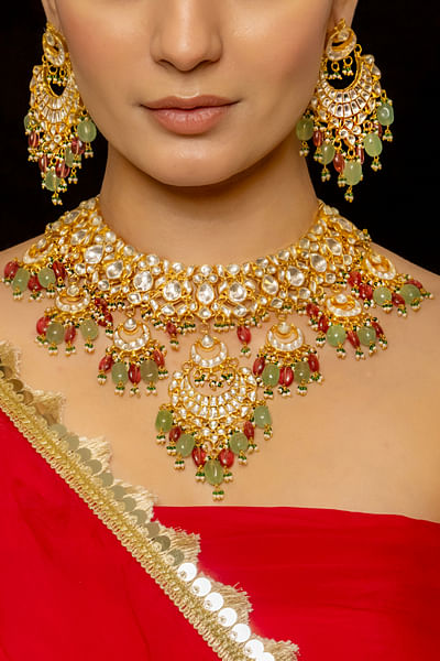 White bead and kundan embellished necklace set