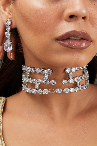 White faux diamond embellished choker set