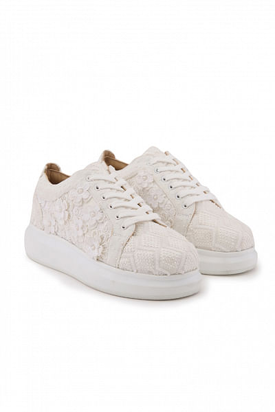 White floral embroidery flat sneakers