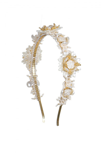 White floral pearl and bead hair band