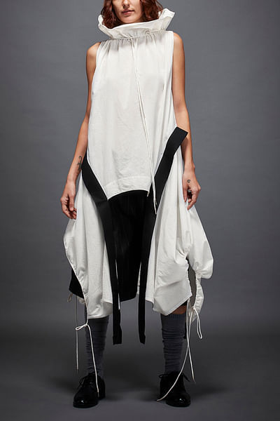 White frill collar hanging panel top