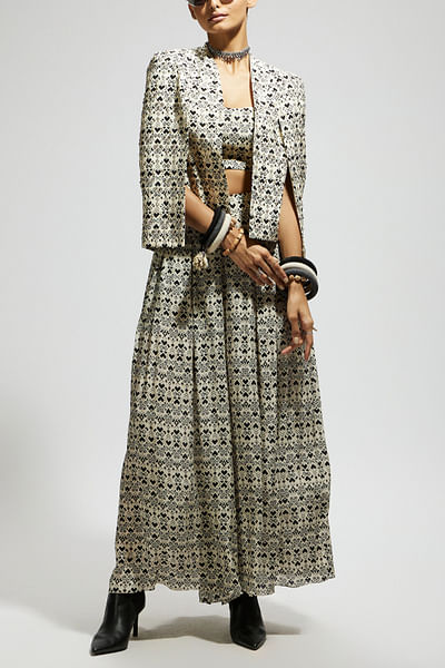 White geometric printed cape set