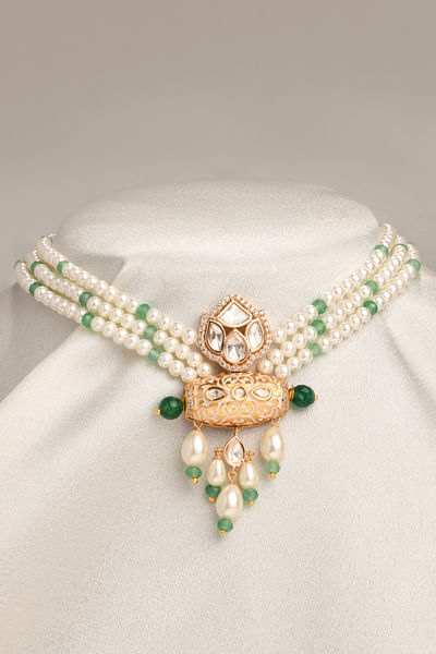 White kundan polki and pearl necklace