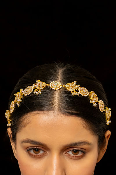 White mother of pearl and kundan sheeshphool