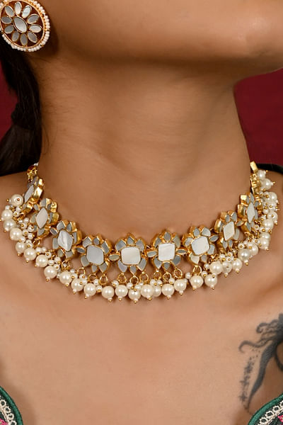 White mother of pearl necklace set