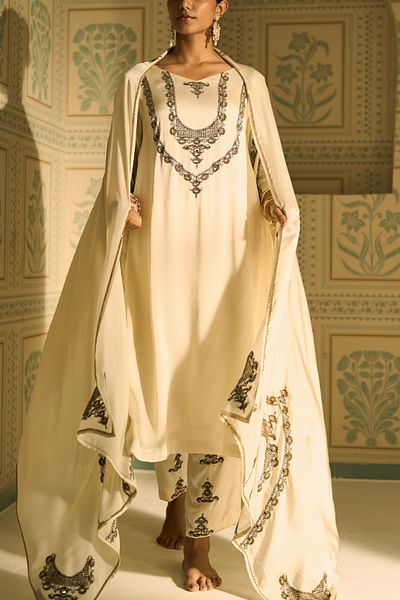 White Mughal structure embroidered dupatta