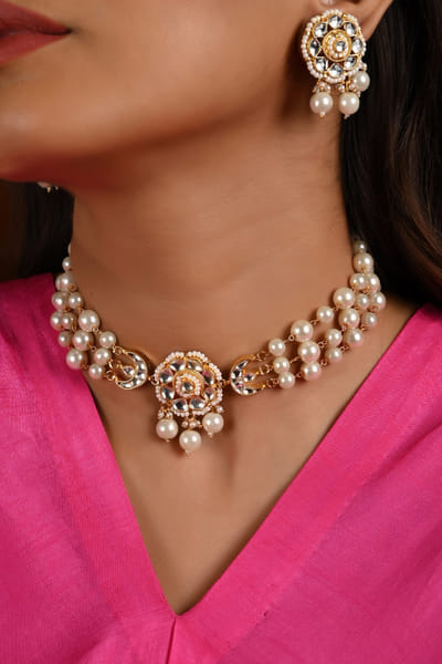 White pearl and kundan choker set