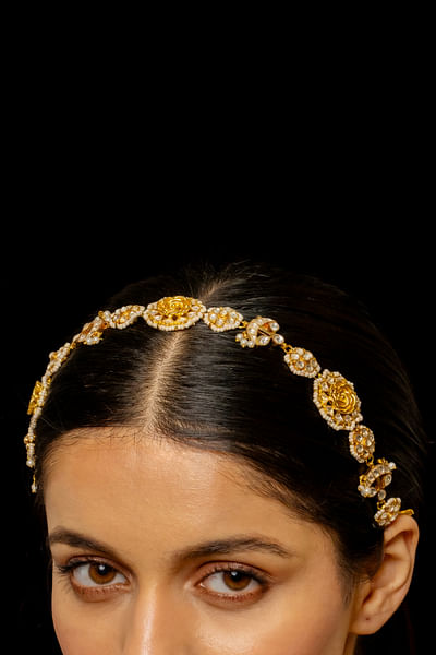 White pearl and kundan embellished sheeshphool