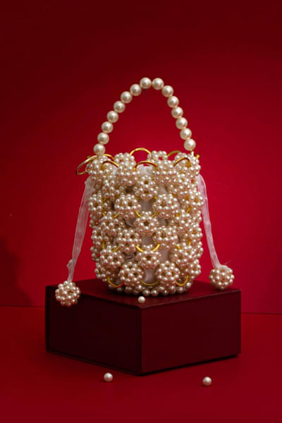 White pearl bucket bag