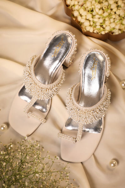 White pearl embellished kolhapuri heels