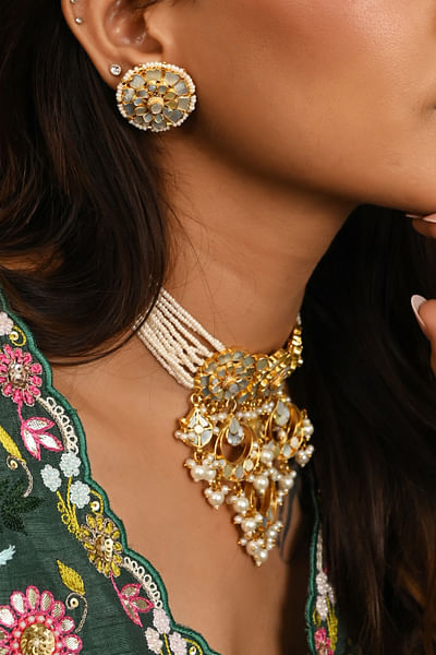 White pearl necklace set