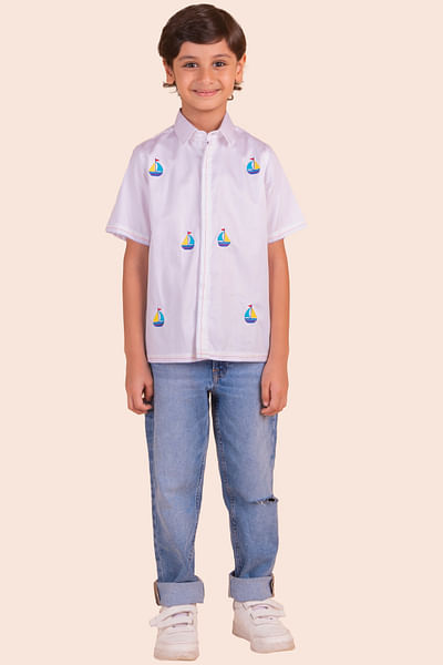 White ship embroidered cotton shirt