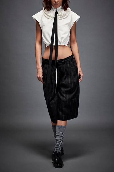 White tie accent frilled crop shirt