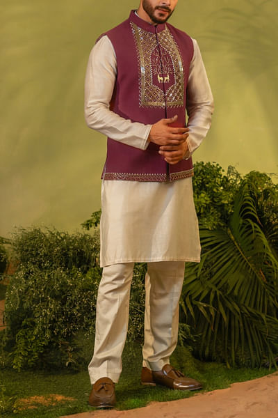 Wine embroidered linen bandi