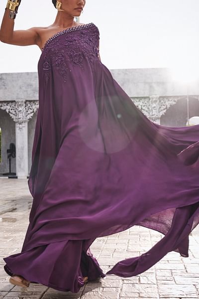 Wine one-shoulder applique cape set