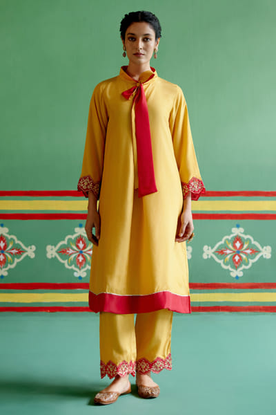 Yellow colour blocked neck tie-up tunic set