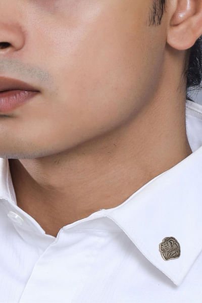 Antique gold lion's mane collar tips