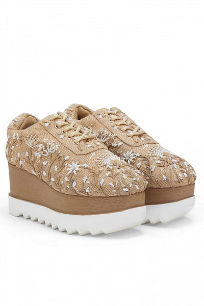 Beige floral embroidery wedge sneakers