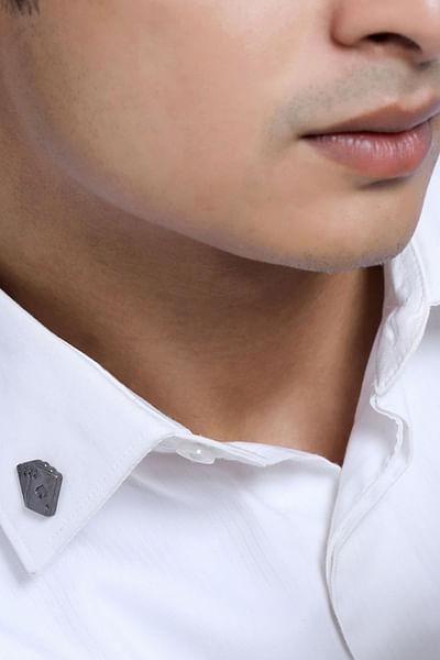 Black aces rule collar tips