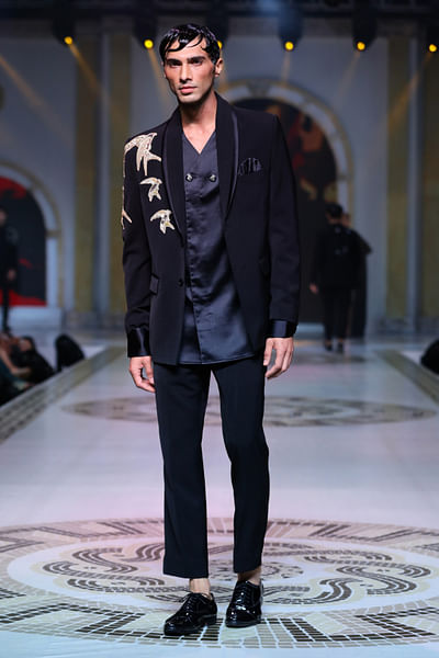 Black bird embroidery suit set
