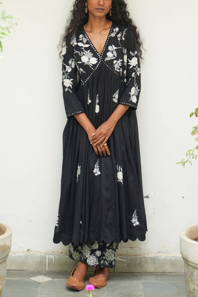 Black floral applique gathered kurta set