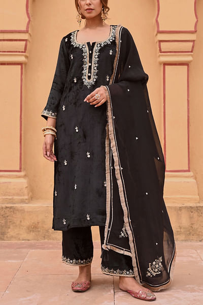 Black floral embroidery kurta set
