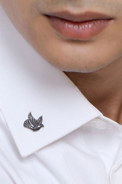 Black flying bird collar tips