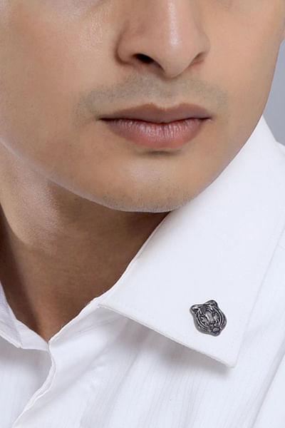 Black gold fiery tiger collar tips