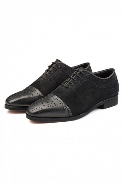Black lace-up suede brogues